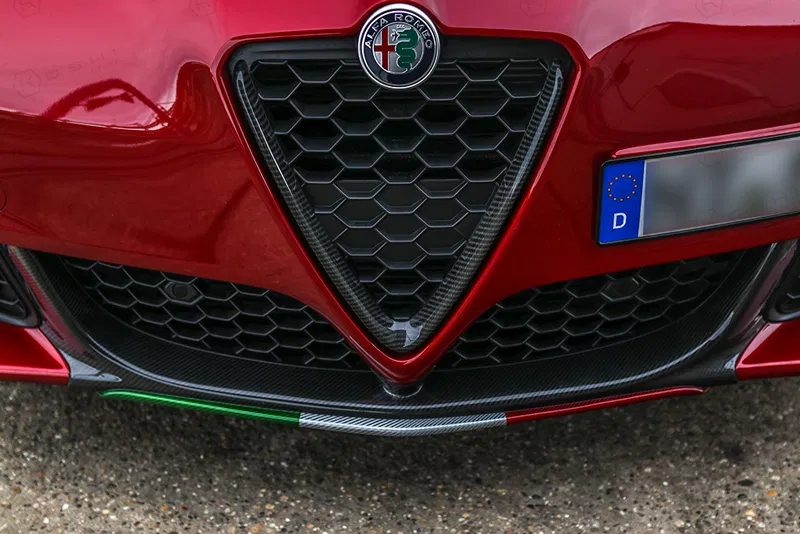 Carbon-Fiber-Alfa-Romeo-Giulietta-Italia-SKU-ARG-046-IT-installed Koshi Carbon Facelift Frontspoiler Schwert