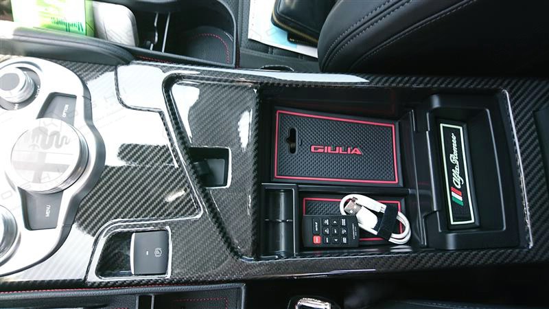 Alfa-Romeo-Giulia-CENTRAL-TUNNEL-COVER-ARGL-13 Koshi Carbon Mittelkonsolenverkleidung