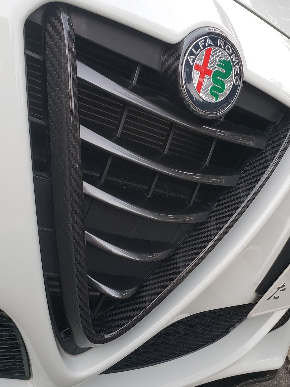 Installed-Carbon-fiber-Alfa-Romeo-Giulietta-Front-Grille-Frame-Cover-ARG-025 Koshi Carbon Front grille frame cover MY2014