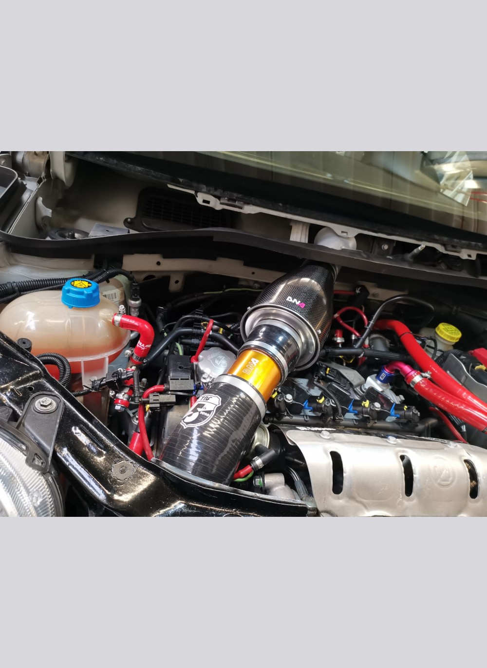 kit-aspirazione-fredda-con-effetto-venturi-in-carbonio-dna-racing DNA Racing Carbon Ansaugkit