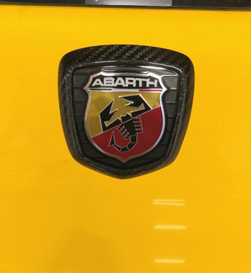 Abarth-500-595-Back-logo-intake Koshi Carbon Logo frame rear